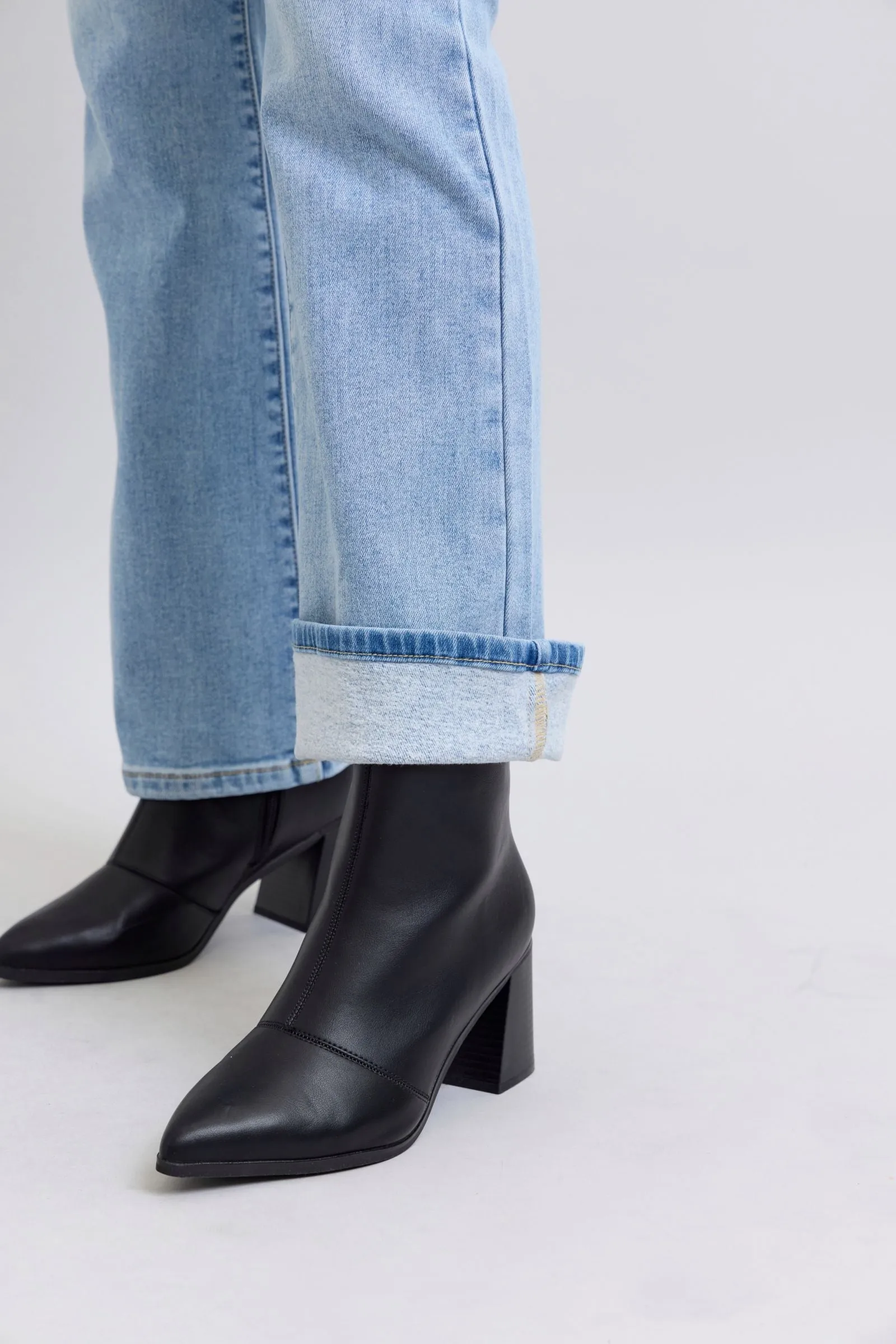 Judy Blue Mid Rise Thermal Bootcut Denim Jeans 82620